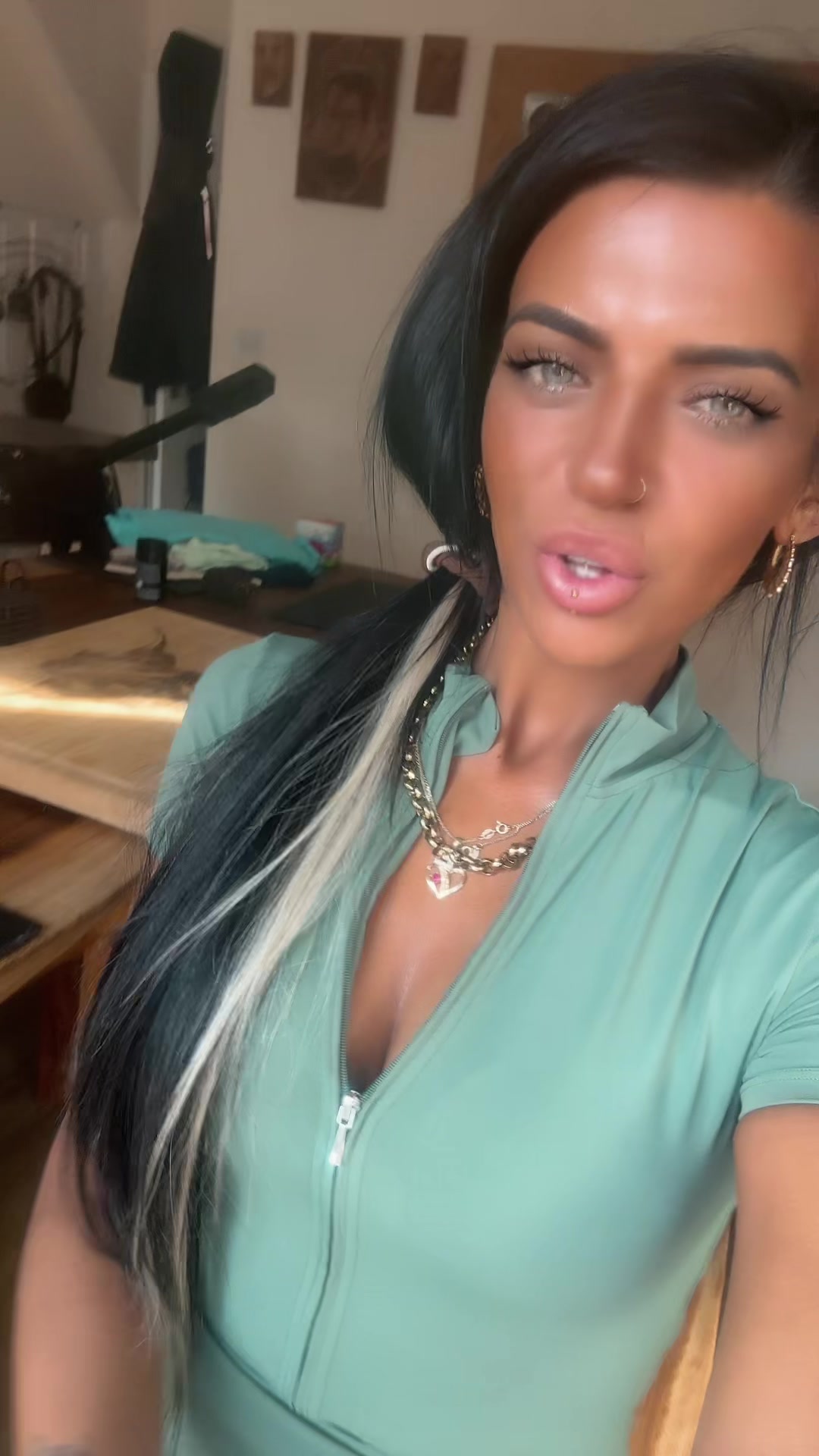 @𝓔 𝓫 𝓸 𝓷 𝔂 𝑪 𝒐 𝒙 🍒