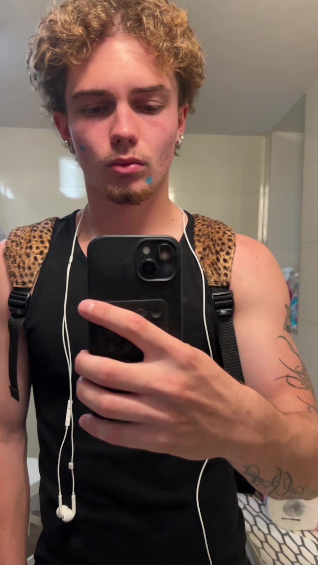 @Sqwimeee