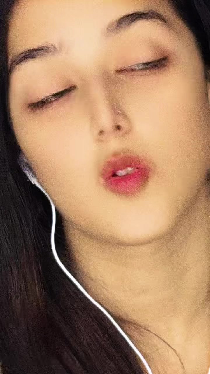 @𝕾𝖆𝖒𝖊𝖊𝖗𝖆 𝕶𝖍𝖆𝖓 🕊️