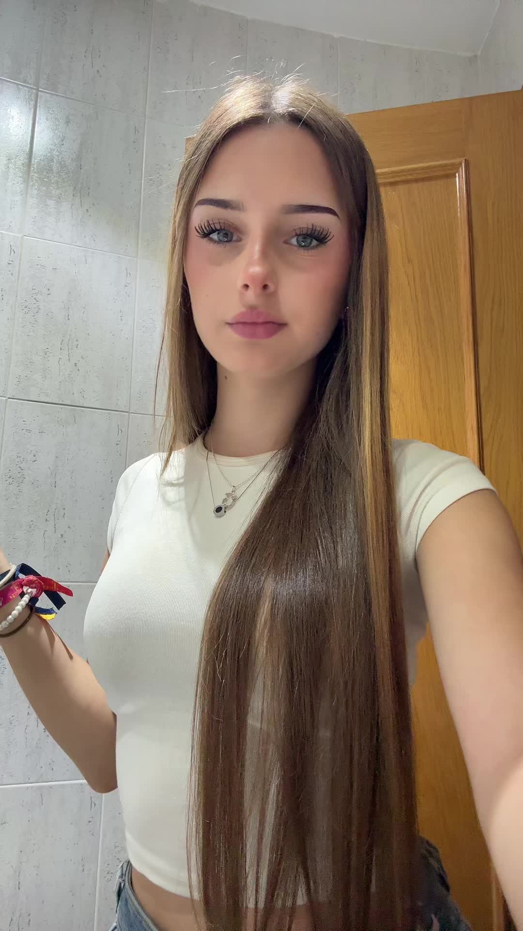@𝓪𝓷𝓰𝓮𝓵𝓪