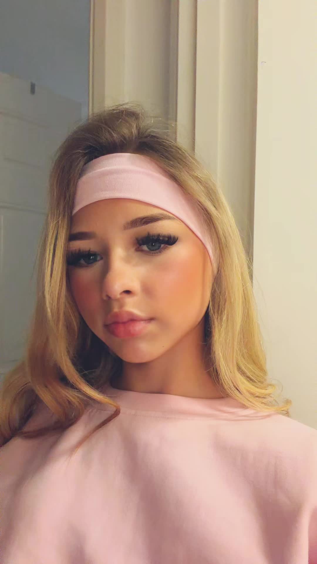 @𝘣𝘳𝘰𝘰𝘬𝘦' ꨄ