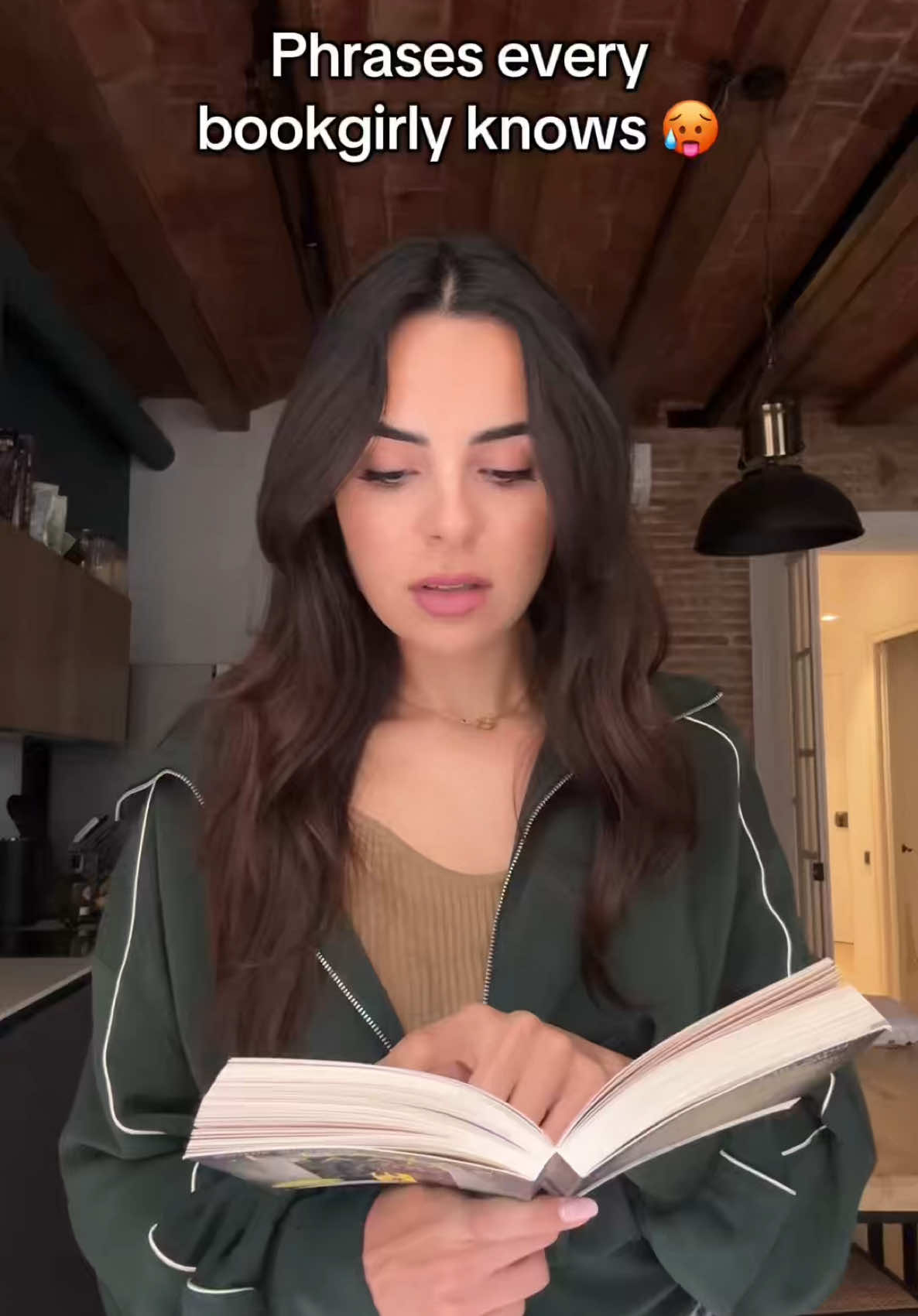 @Bookswithcaroline