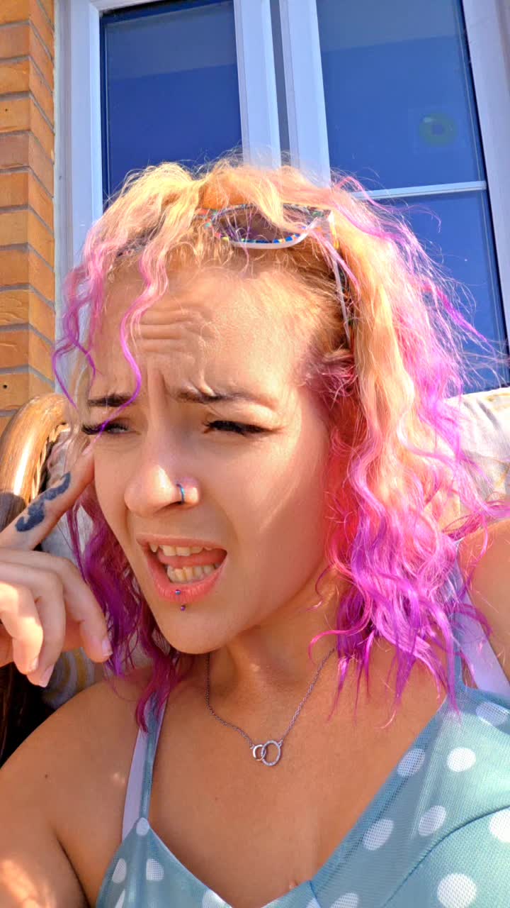 @Adora