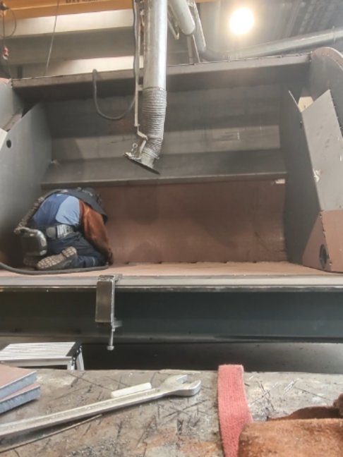 @KJ 👨&zwj;🏭
