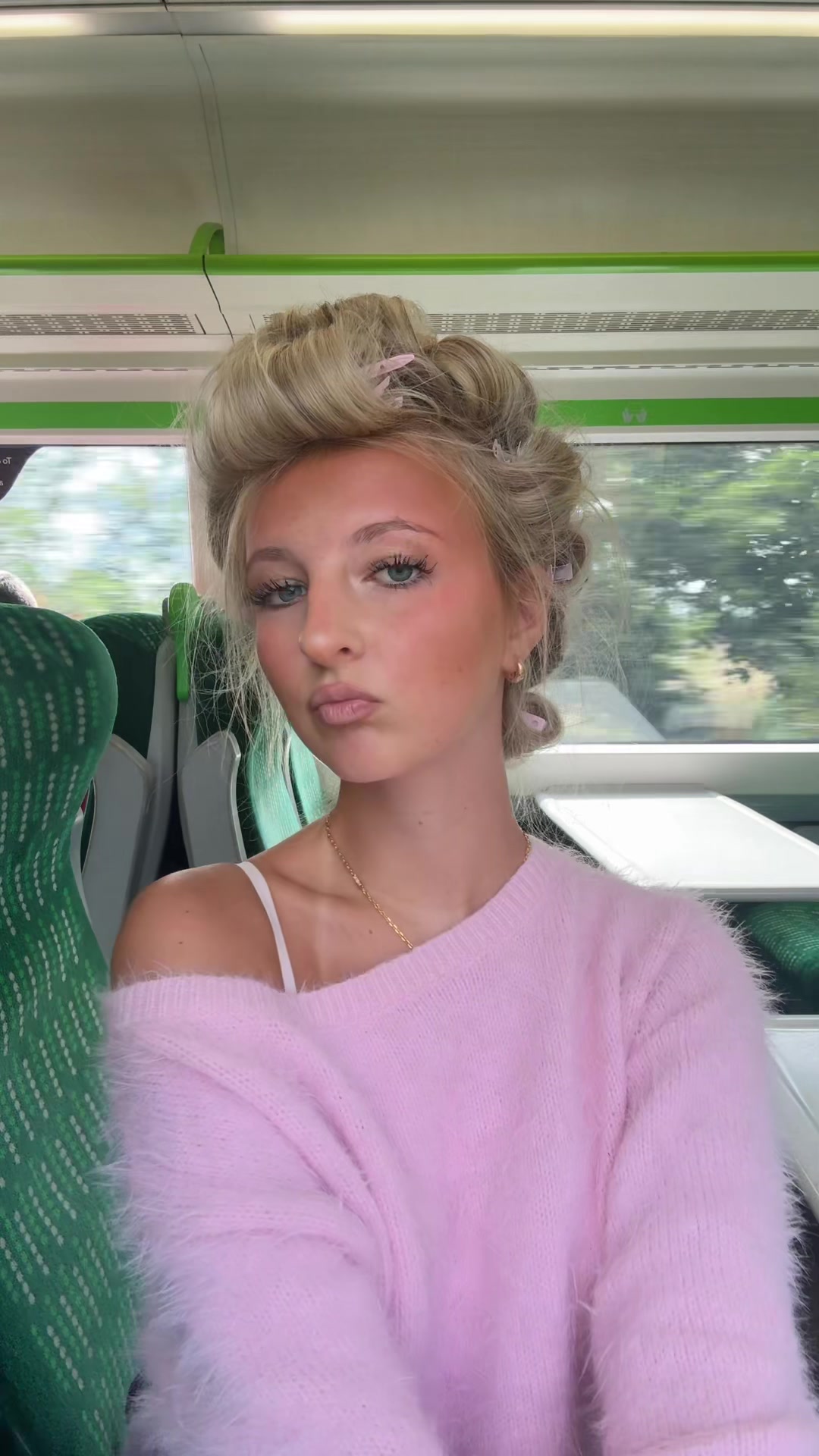 @𝐞𝐥𝐥𝐚 𝐣𝐚𝐝𝐞