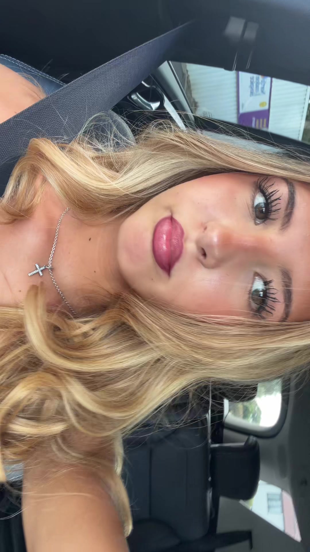 @christinalapox