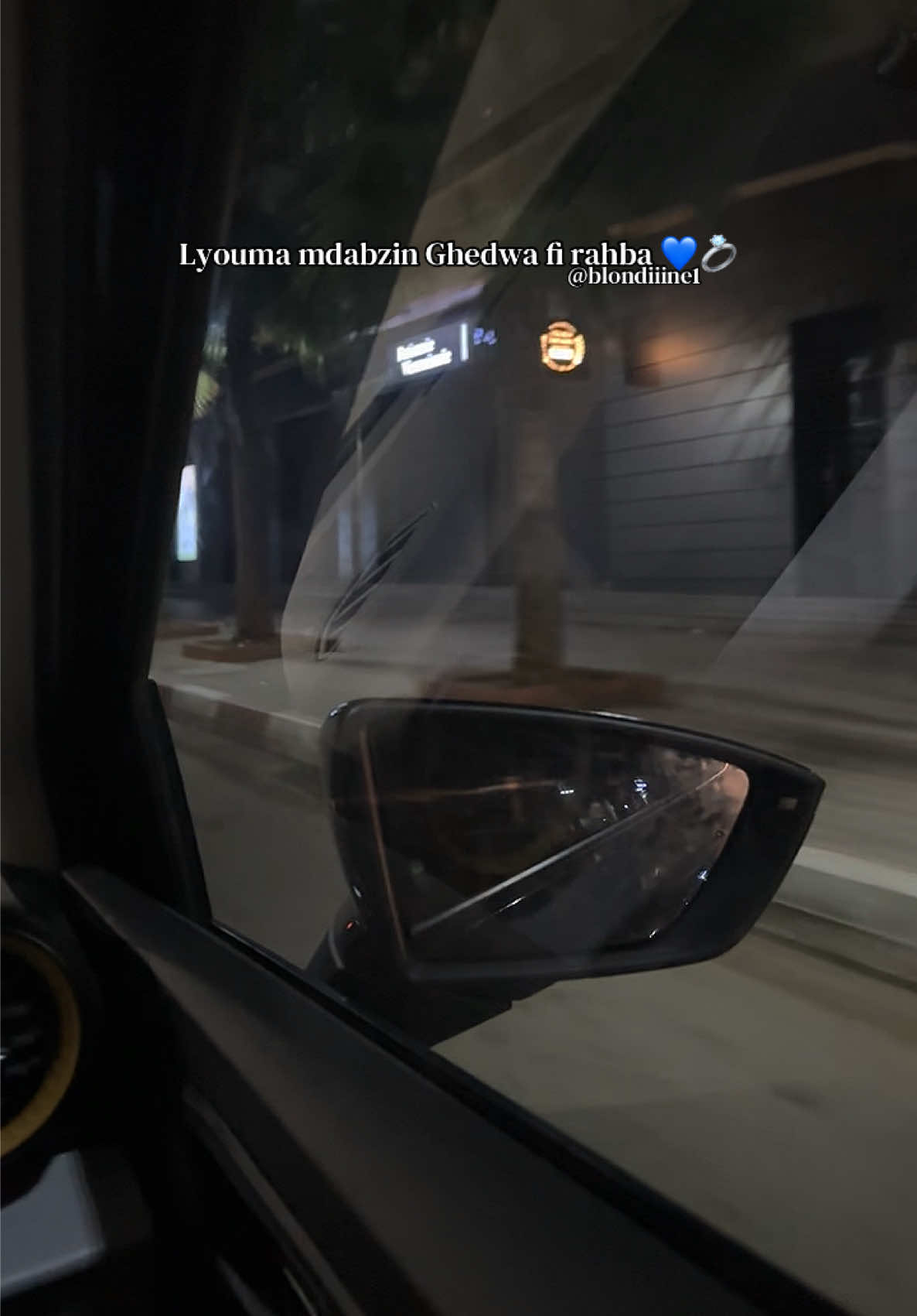 @𝐘