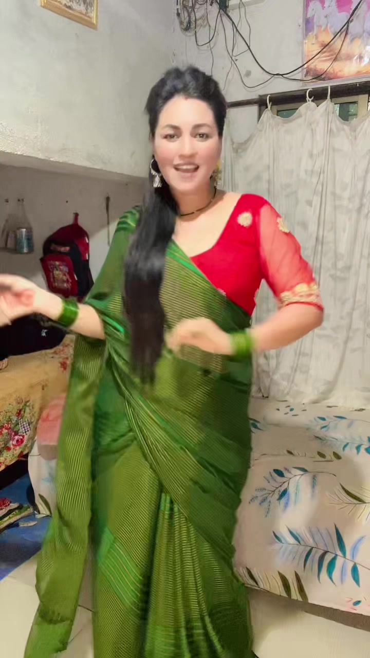 @शिवानी 😊smile Queen 😊 👑