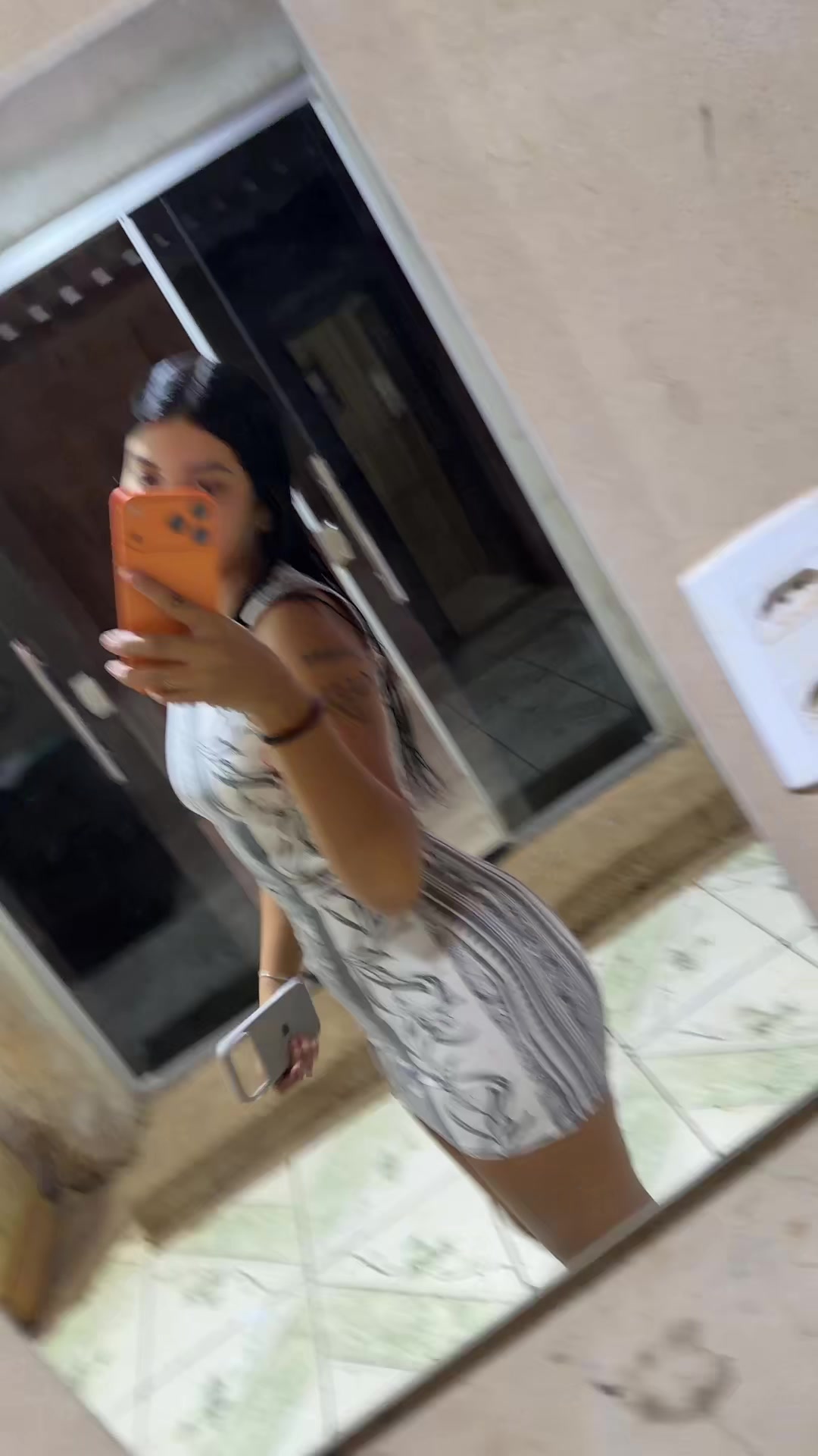 @Bruna Ellem751