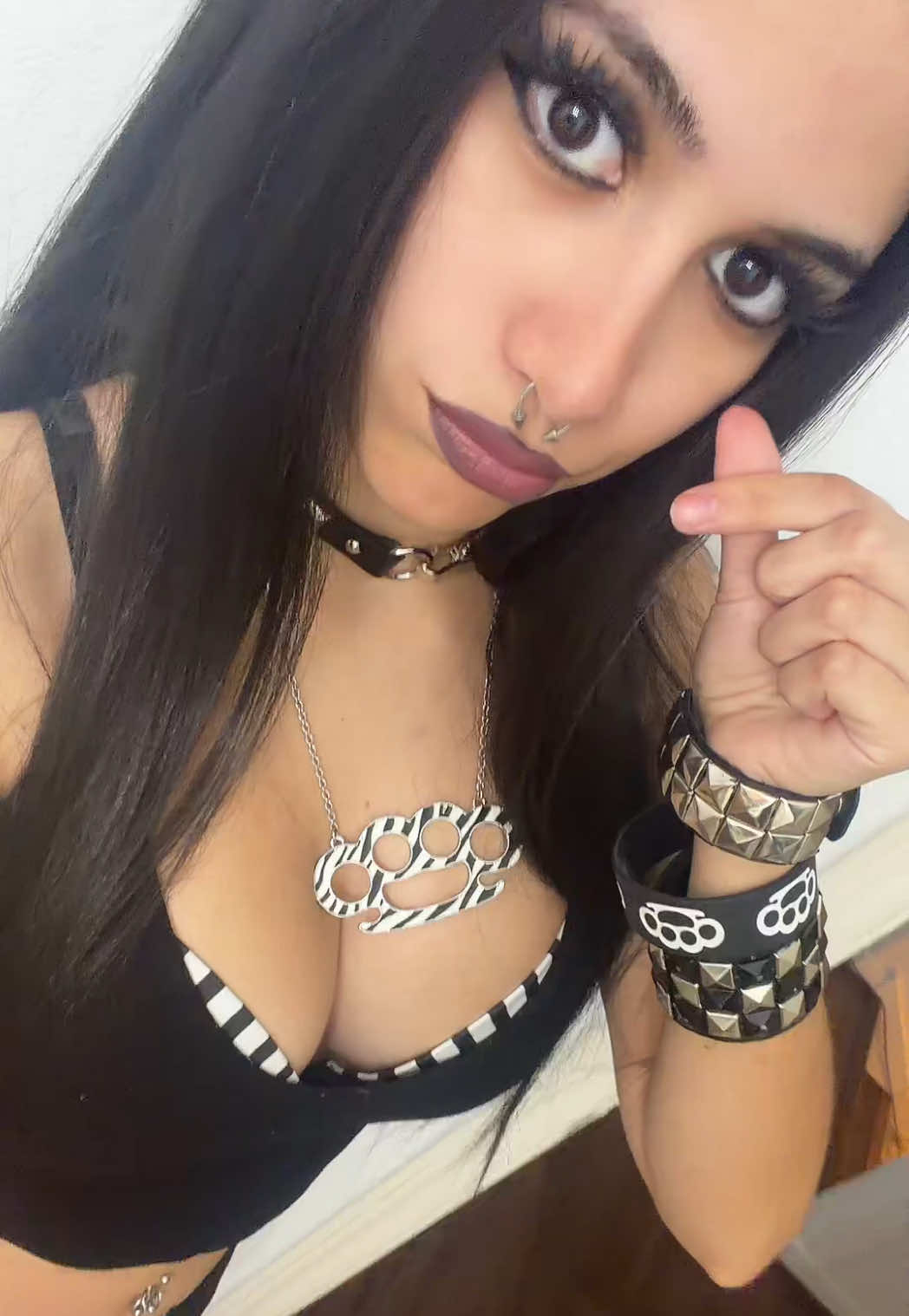 @zom🐝