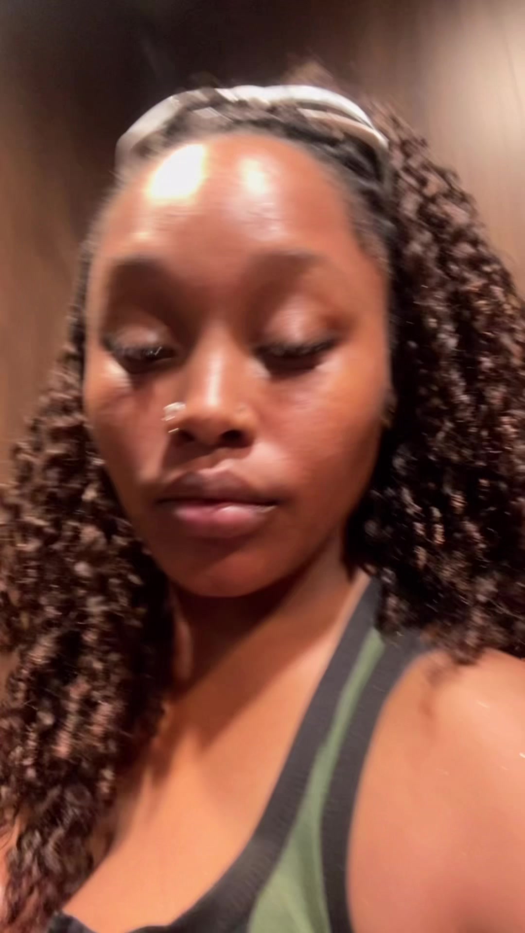 @LovNia_