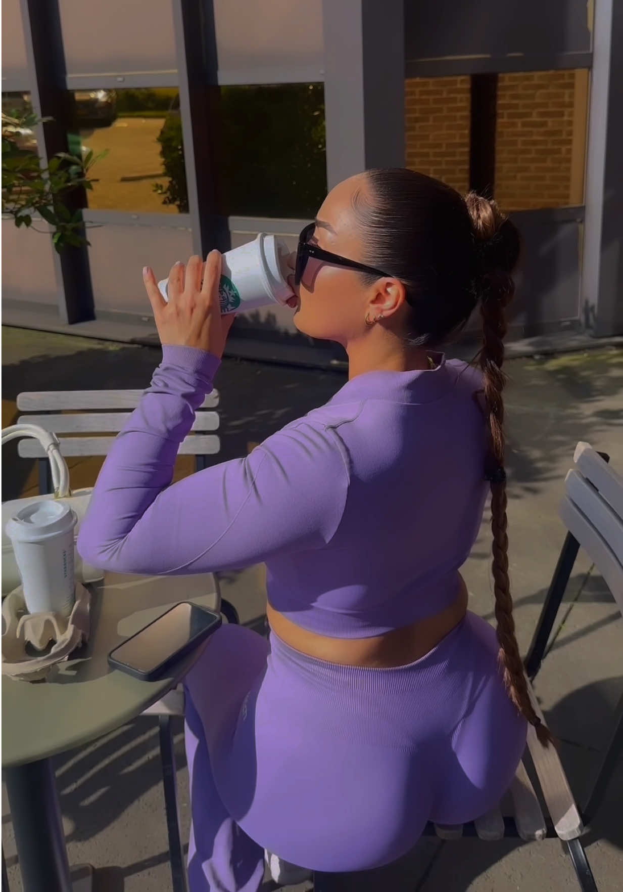 @EllxFit
