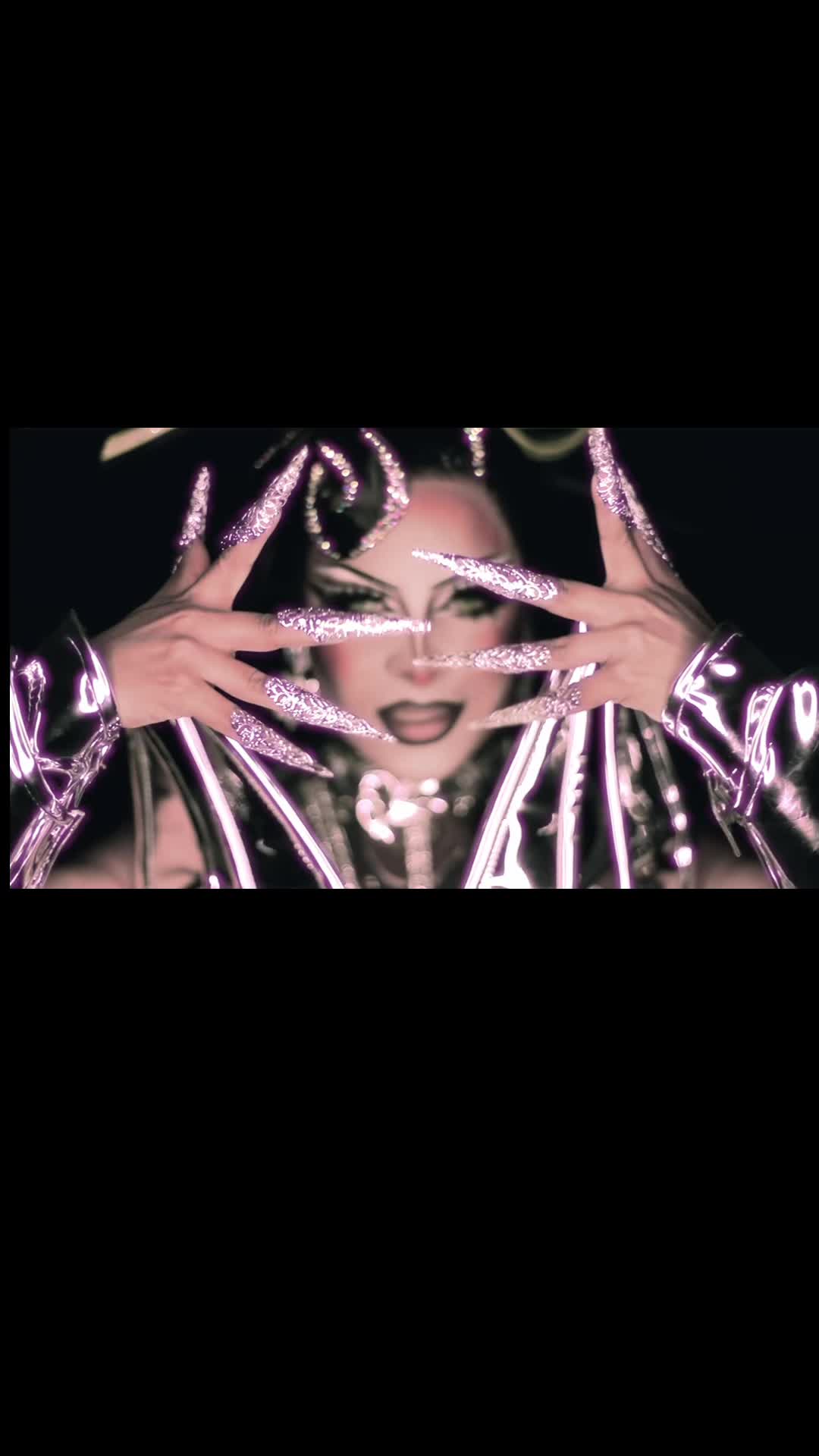 @The drag twins