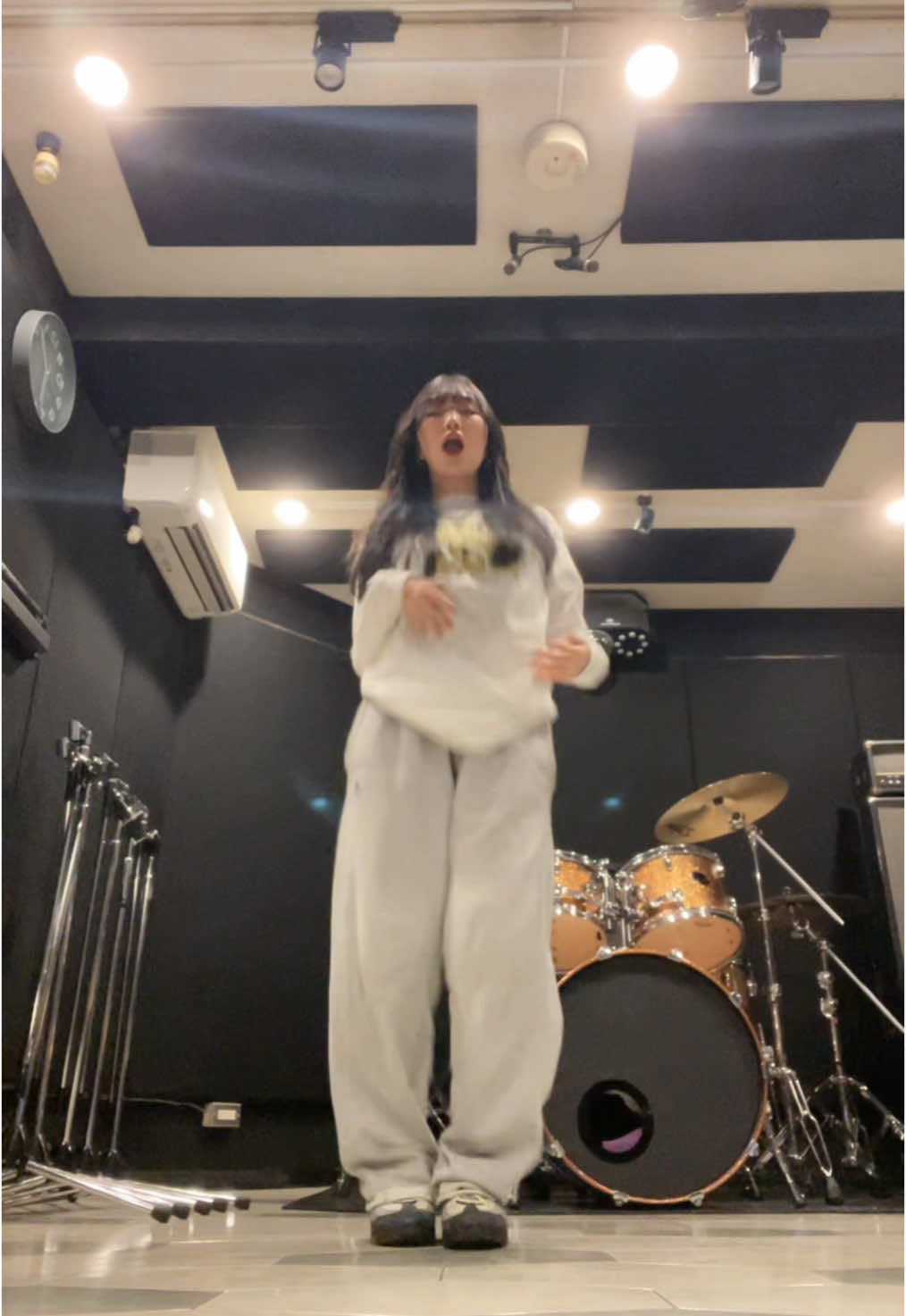 @やーの