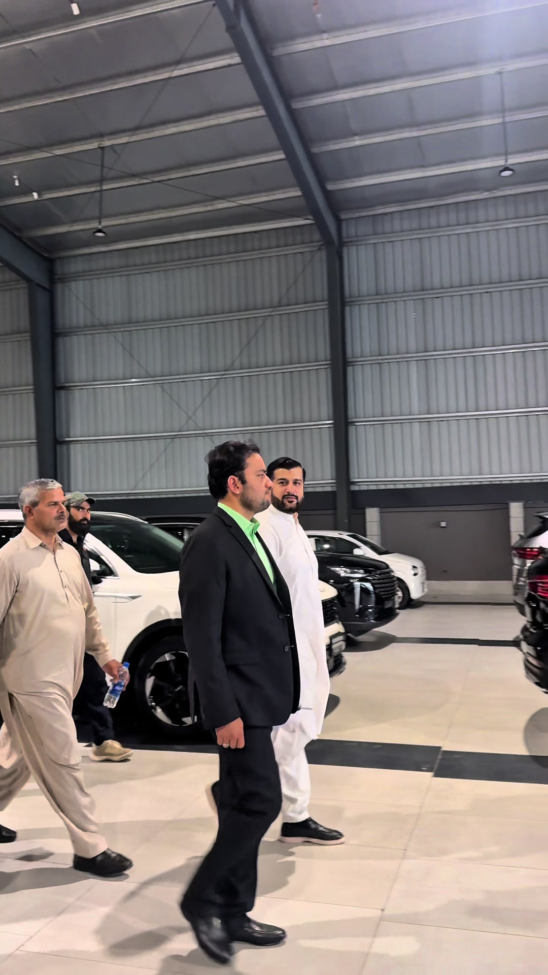 @METRO MOTORS
