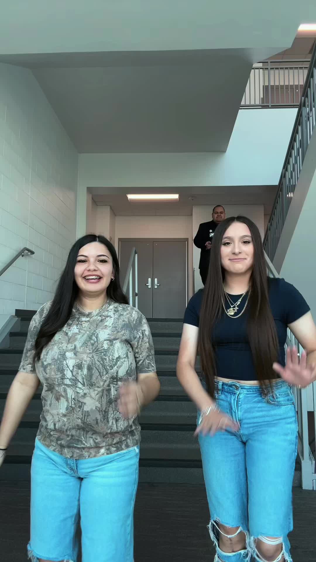 @isabella