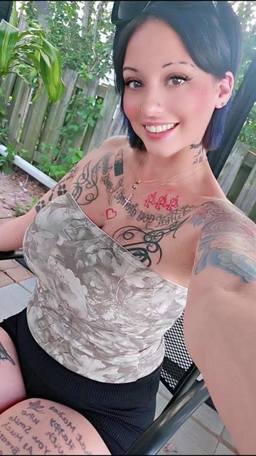 @༺_Poison.Queen_༻🌴