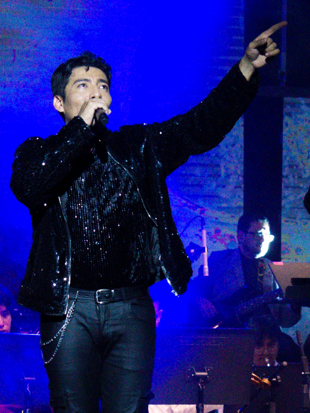 @Julian Andres Tributo Chayanne