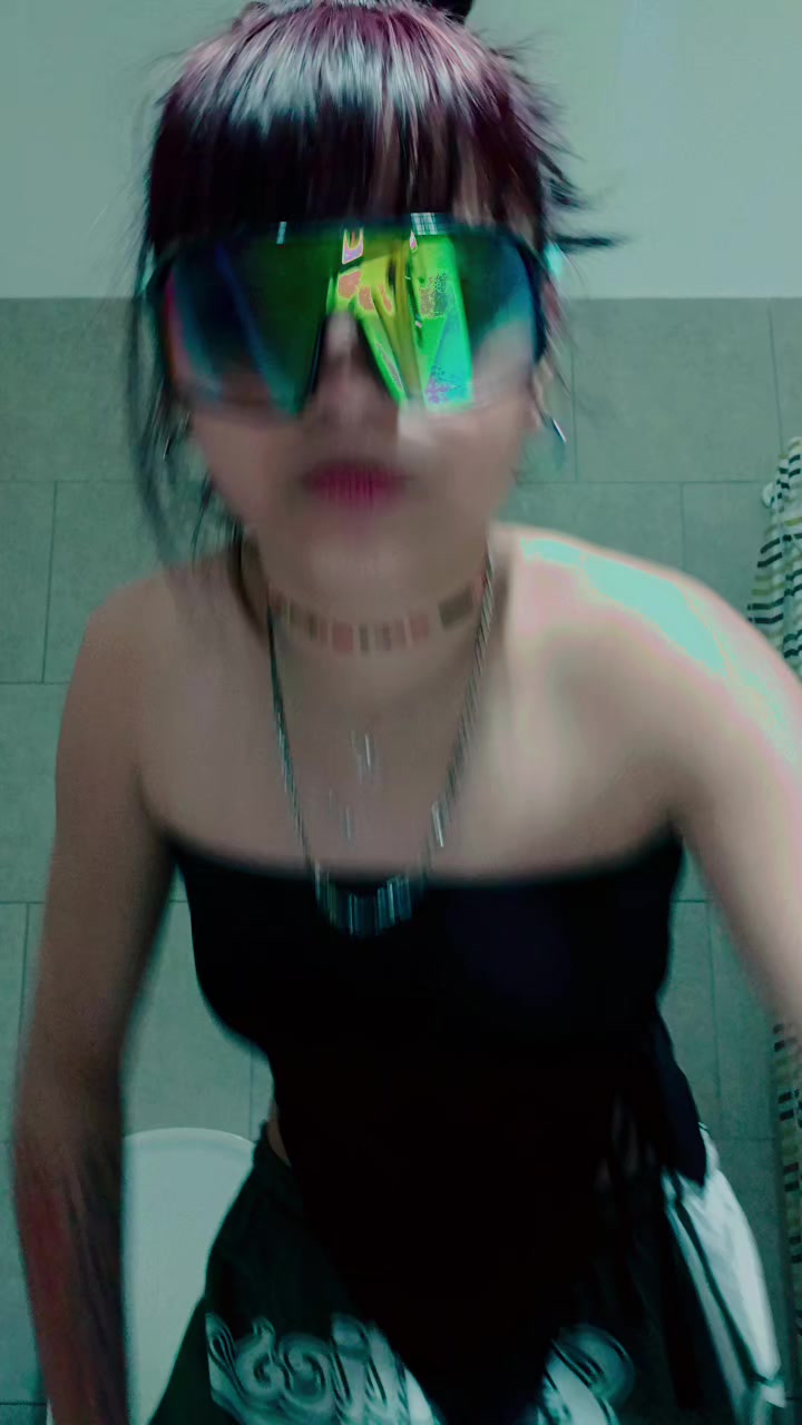 @....