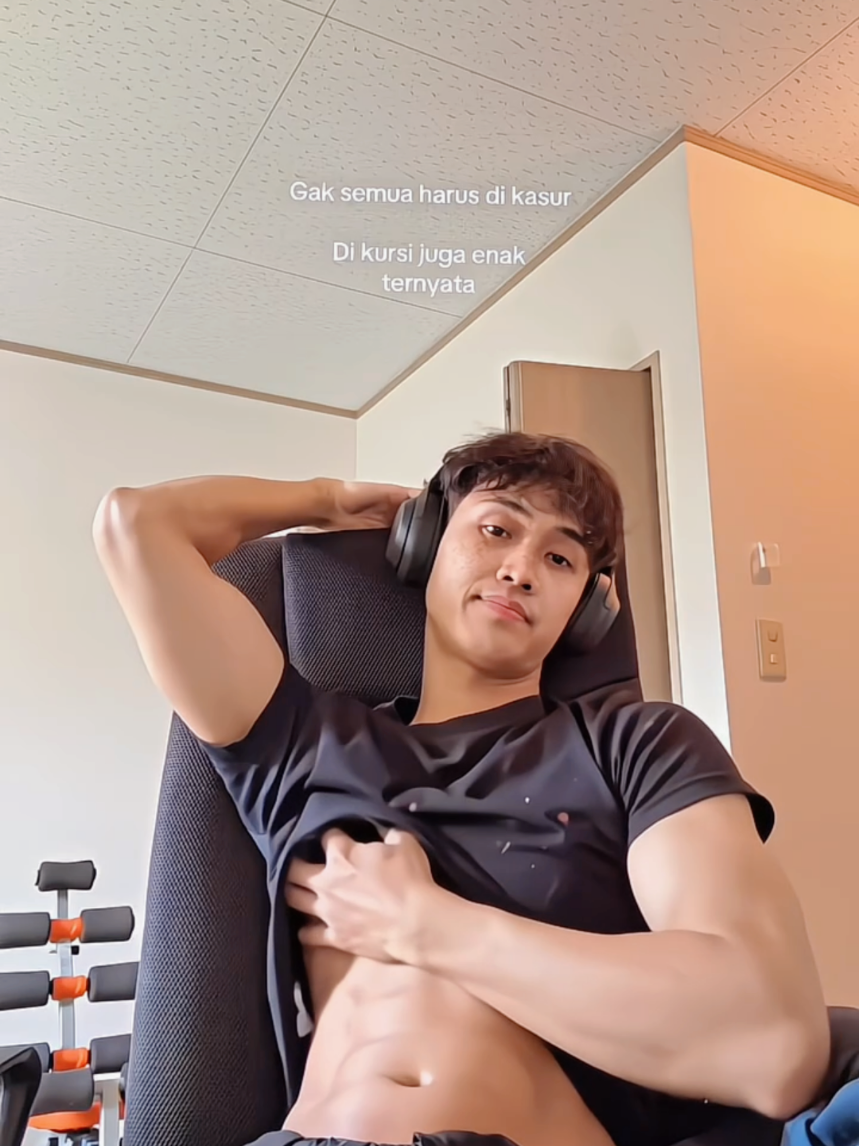 @SHIRTLESS
