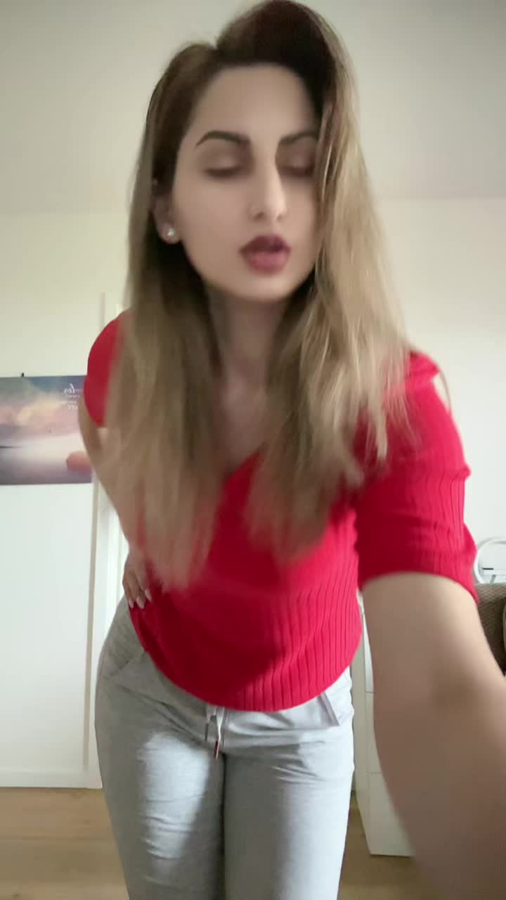 @🐝