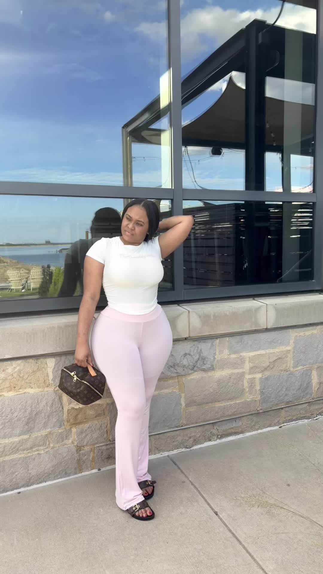 @ijohnsonbeee