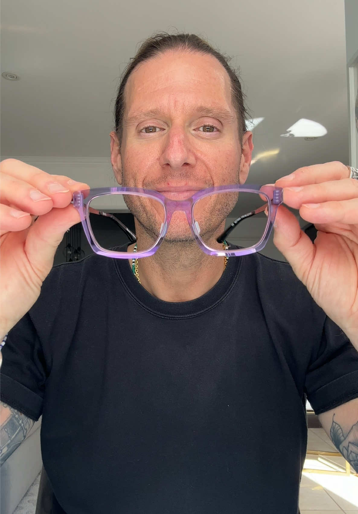 @Stevewearsglasses
