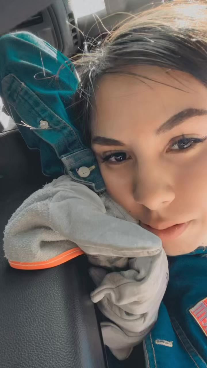 @melii👷🏻♀️🎀