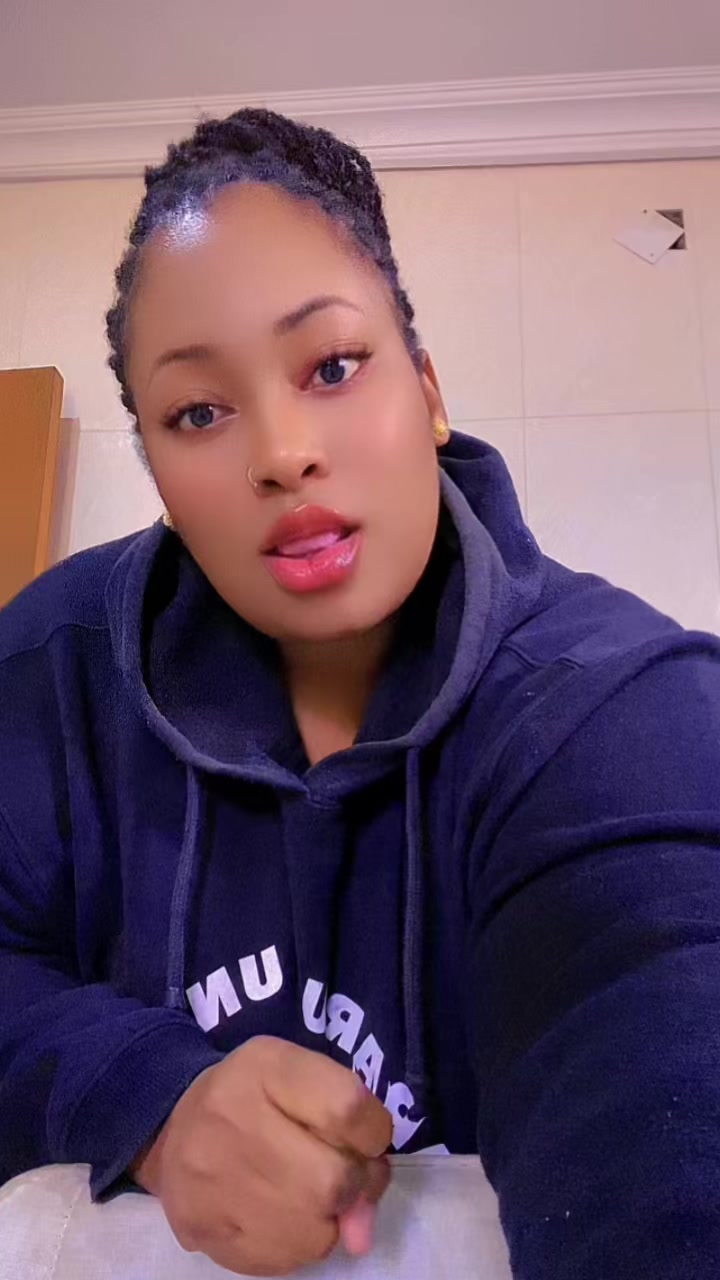 @Carollzinhaaa27