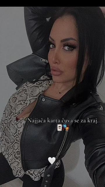 @♛ 𝐵𝐿𝒜𝒞𝒦 𝒬𝒰𝐸𝐸𝒩 ♛