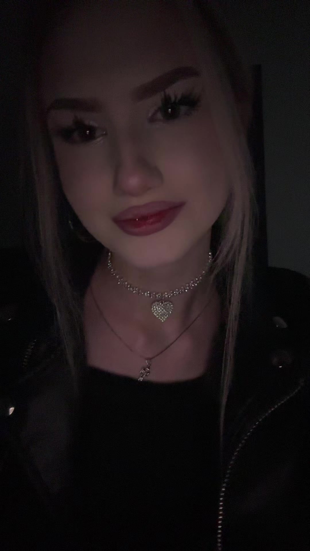 @༒