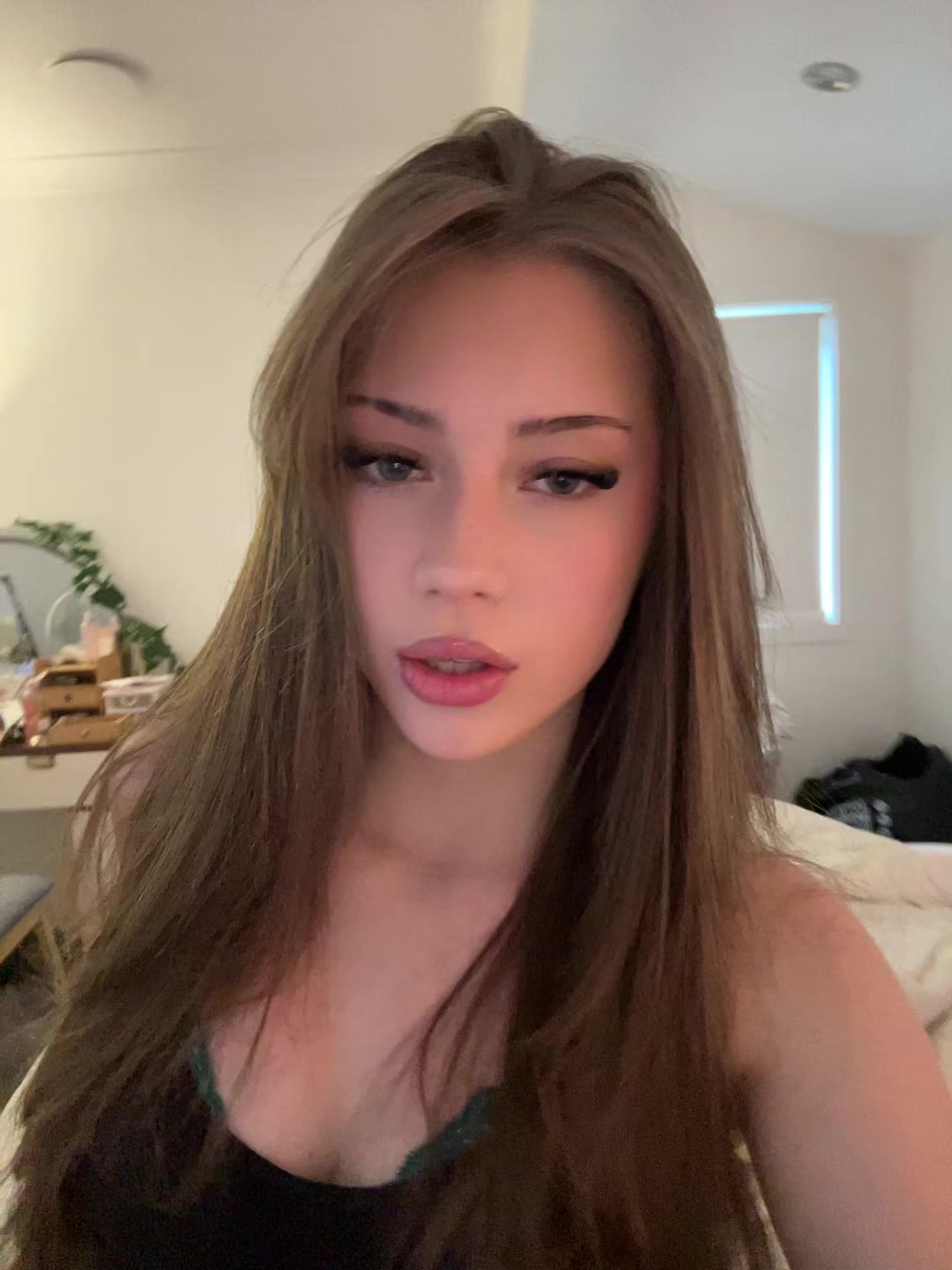 @𝒜𝓊𝓃𝓉𝒾𝑒 𝒜𝓂𝒷𝑒𝓇🌻