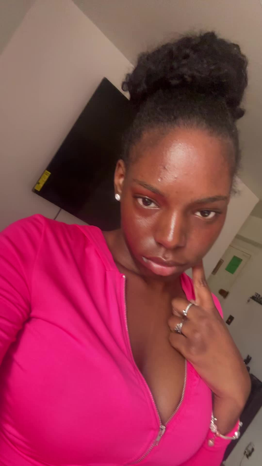 @Nia