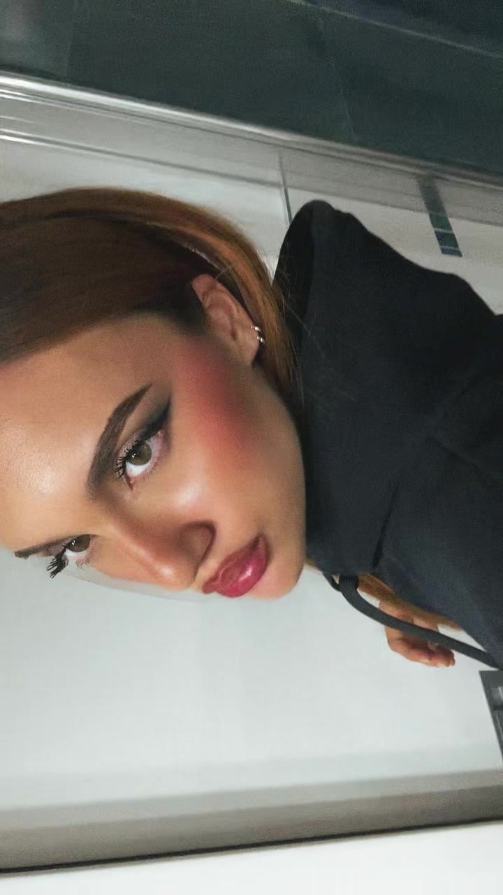 @G R