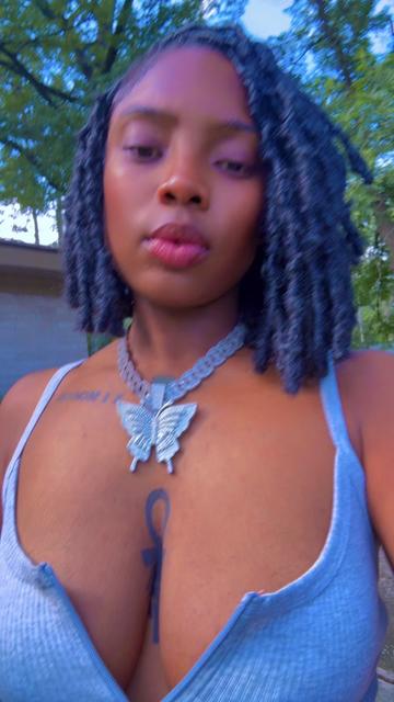 @_goldiezee