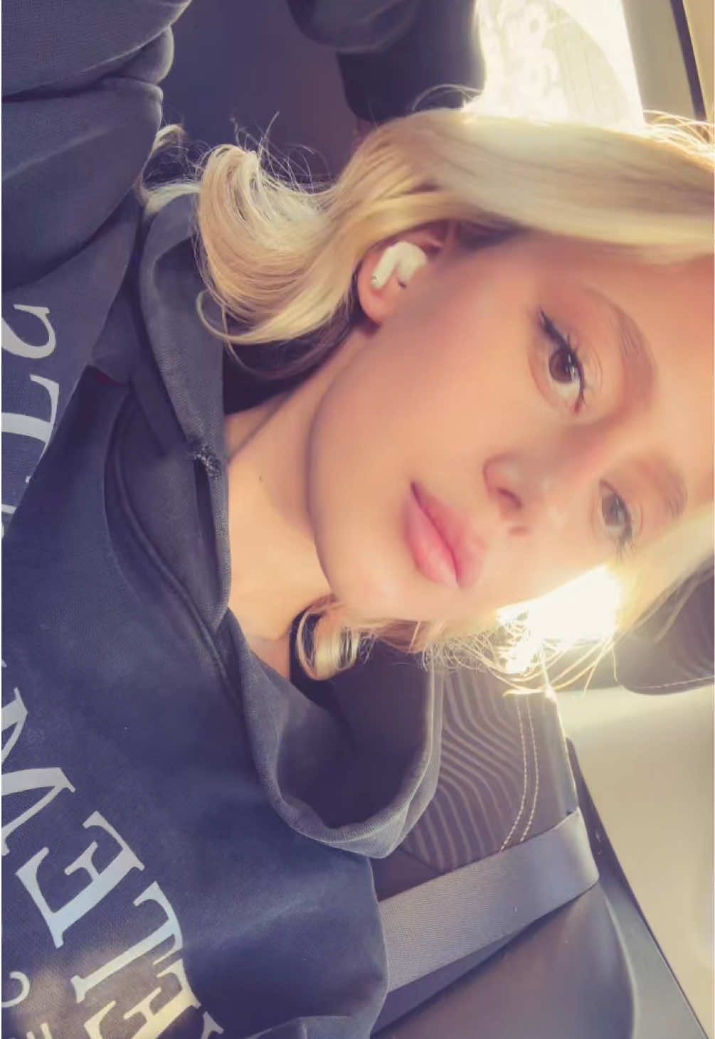 @𝙴