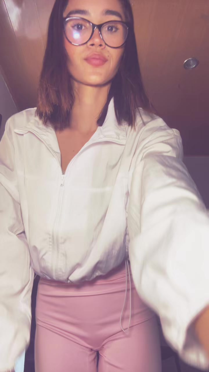 @N e s l y🌸