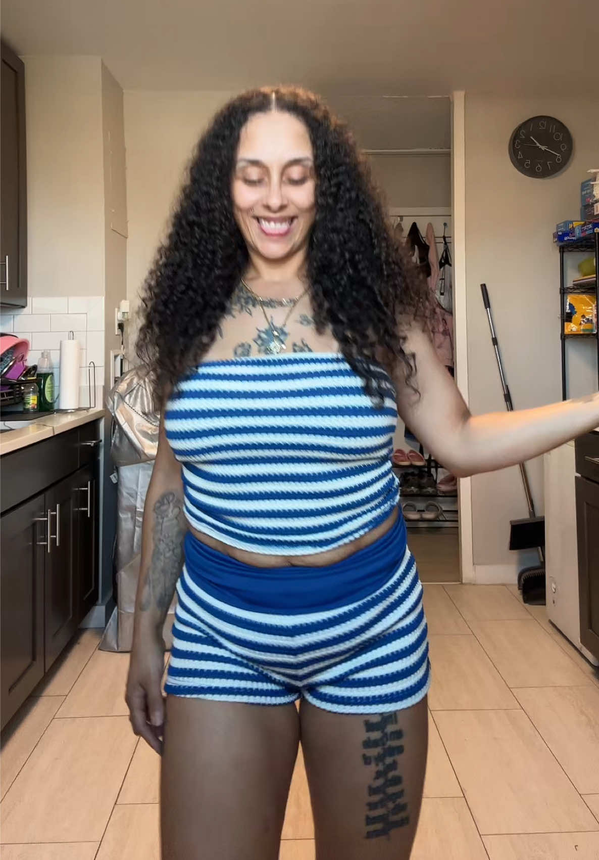 @momof4