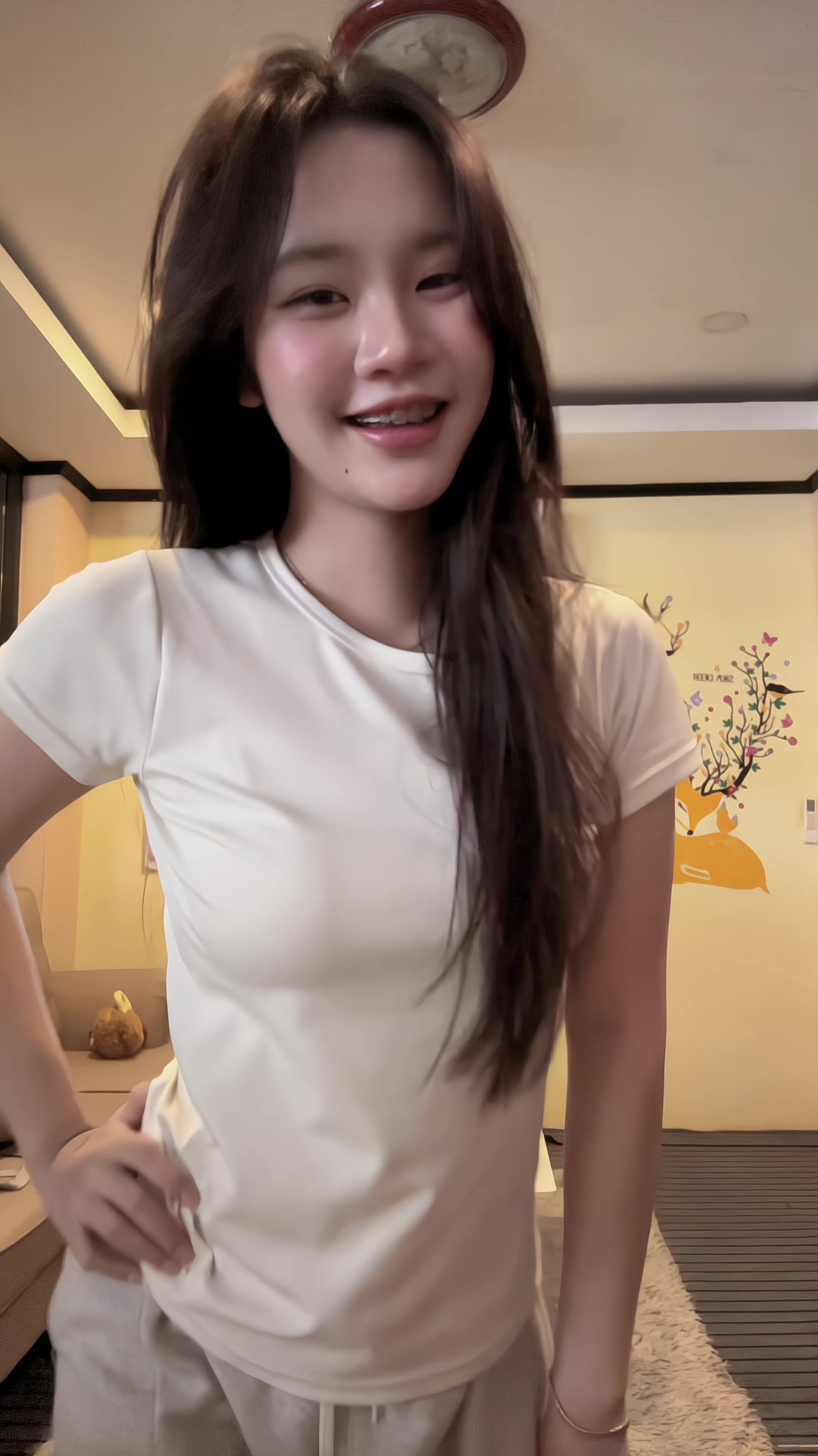 @ລາດີ້