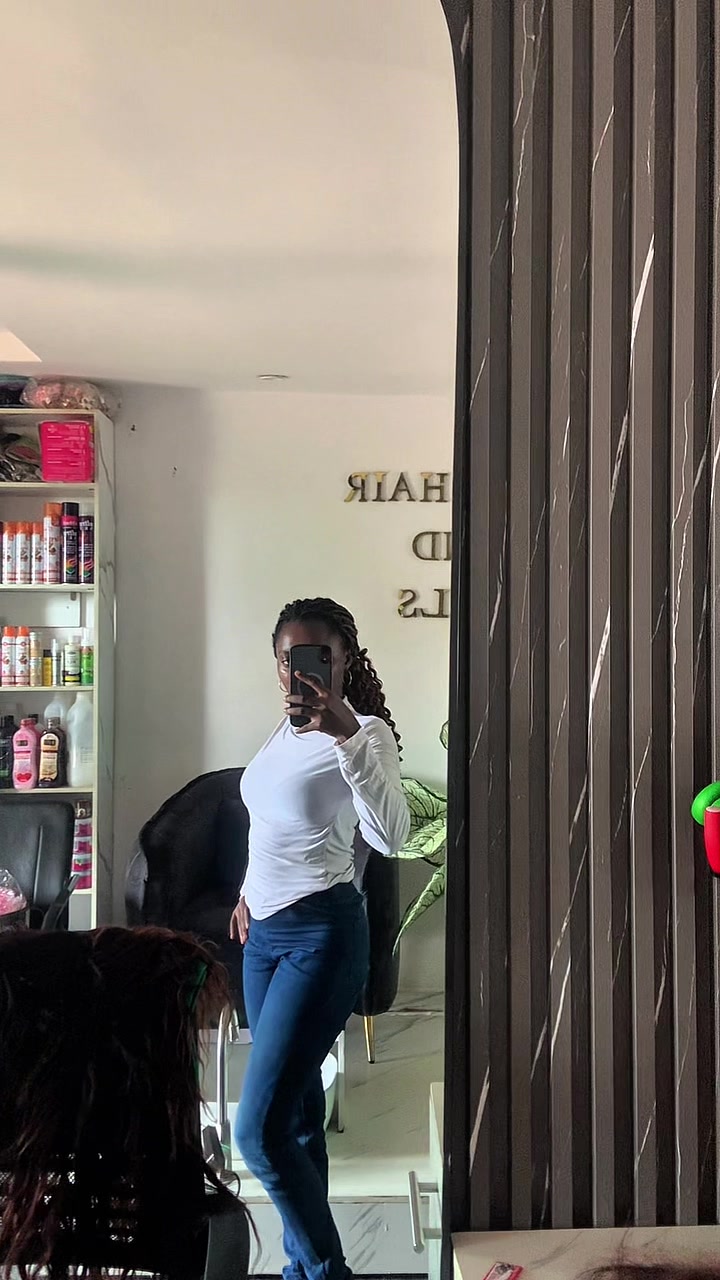 @Lauretta_
