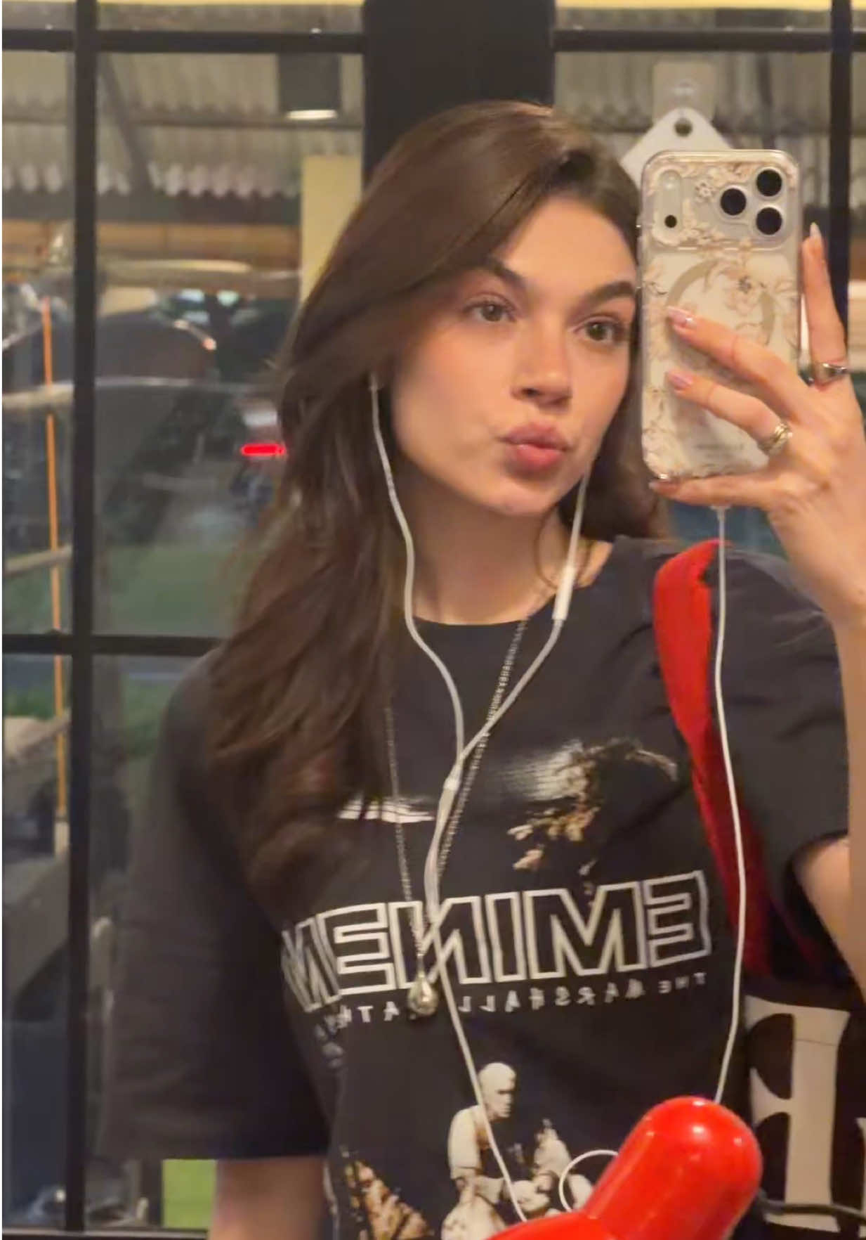 @👾