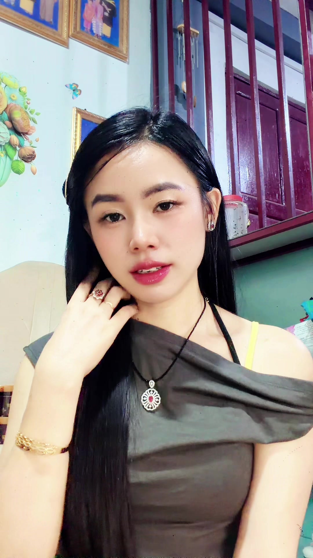 @Zin Mar (တယုတယ)
