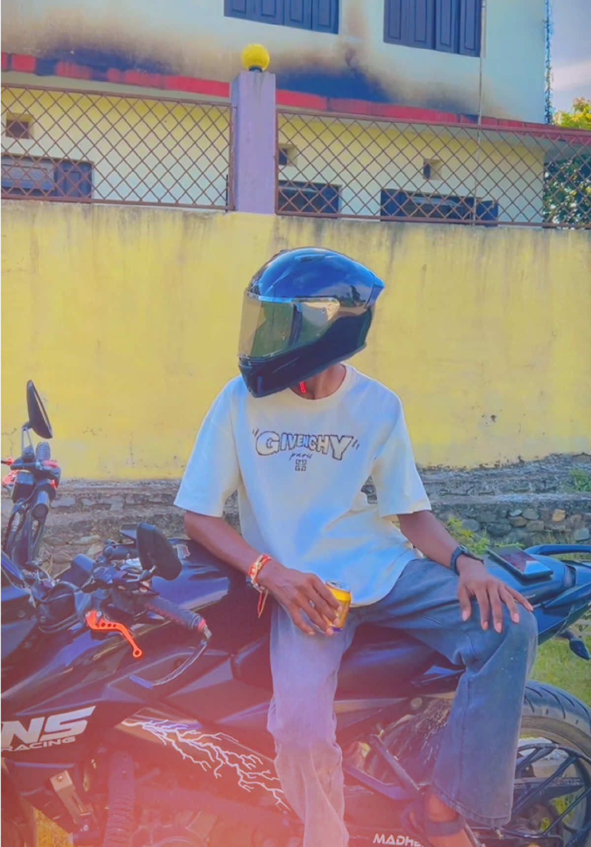 @MADHESI__XAURA