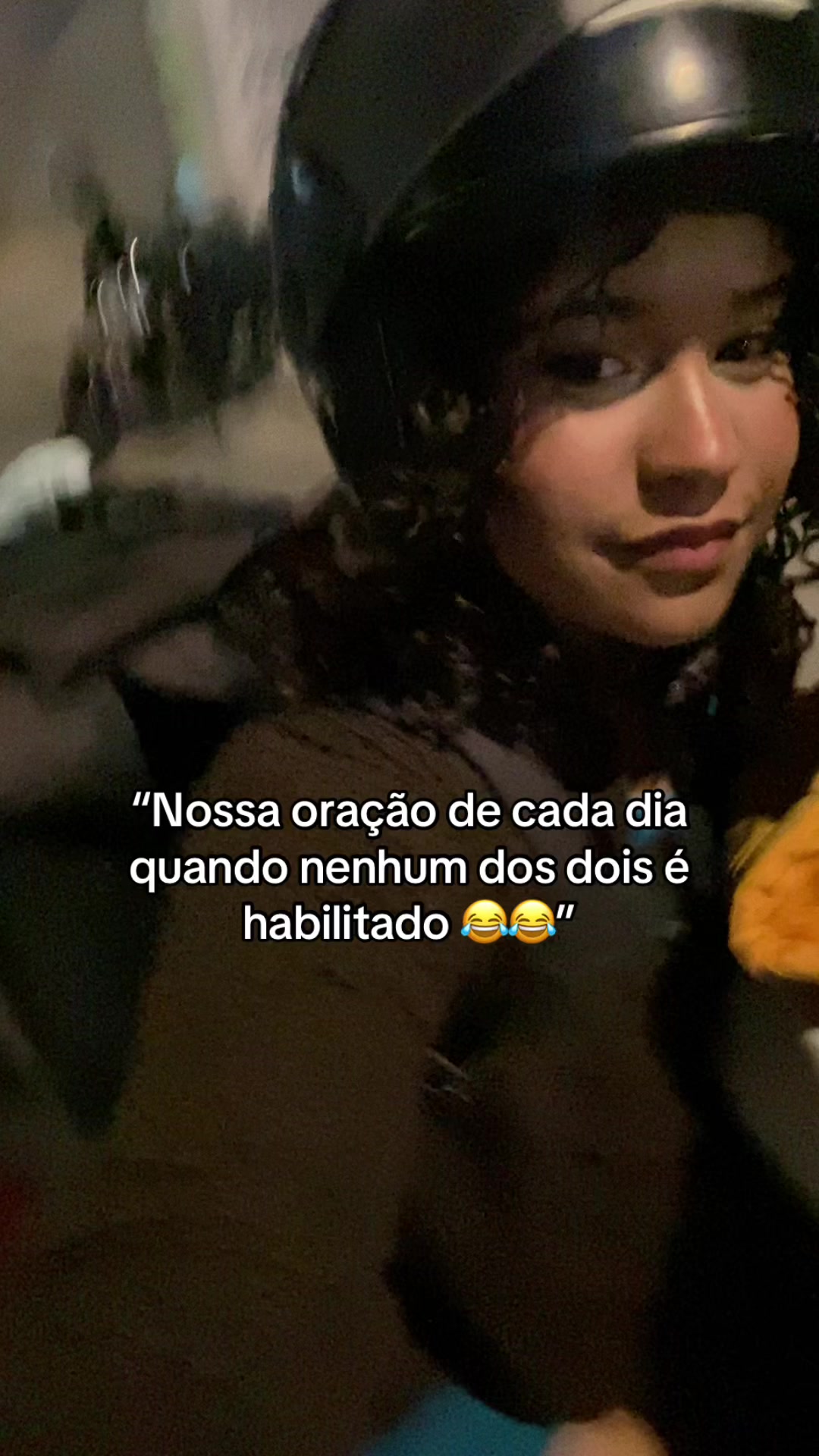 @carolainevitoria