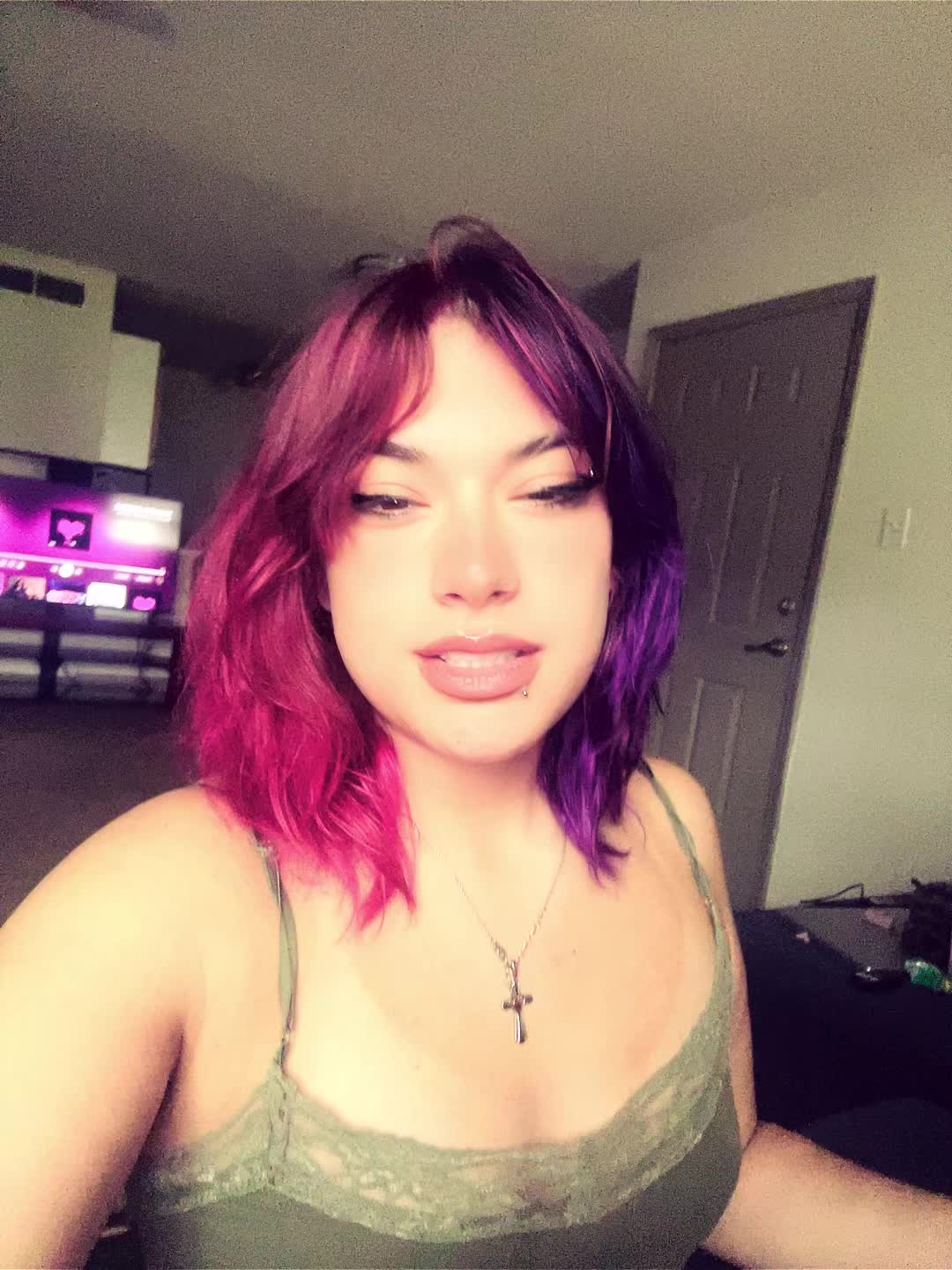 @noqueenjsgoddess