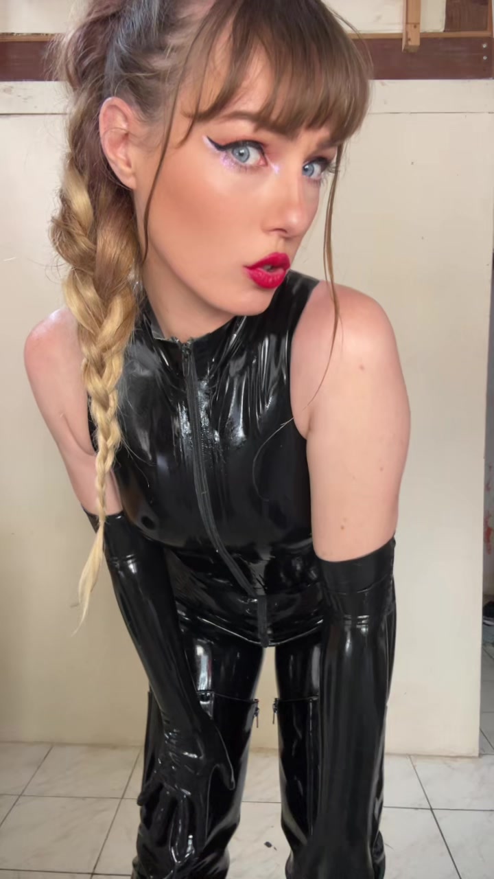 @TheLatexGoddess