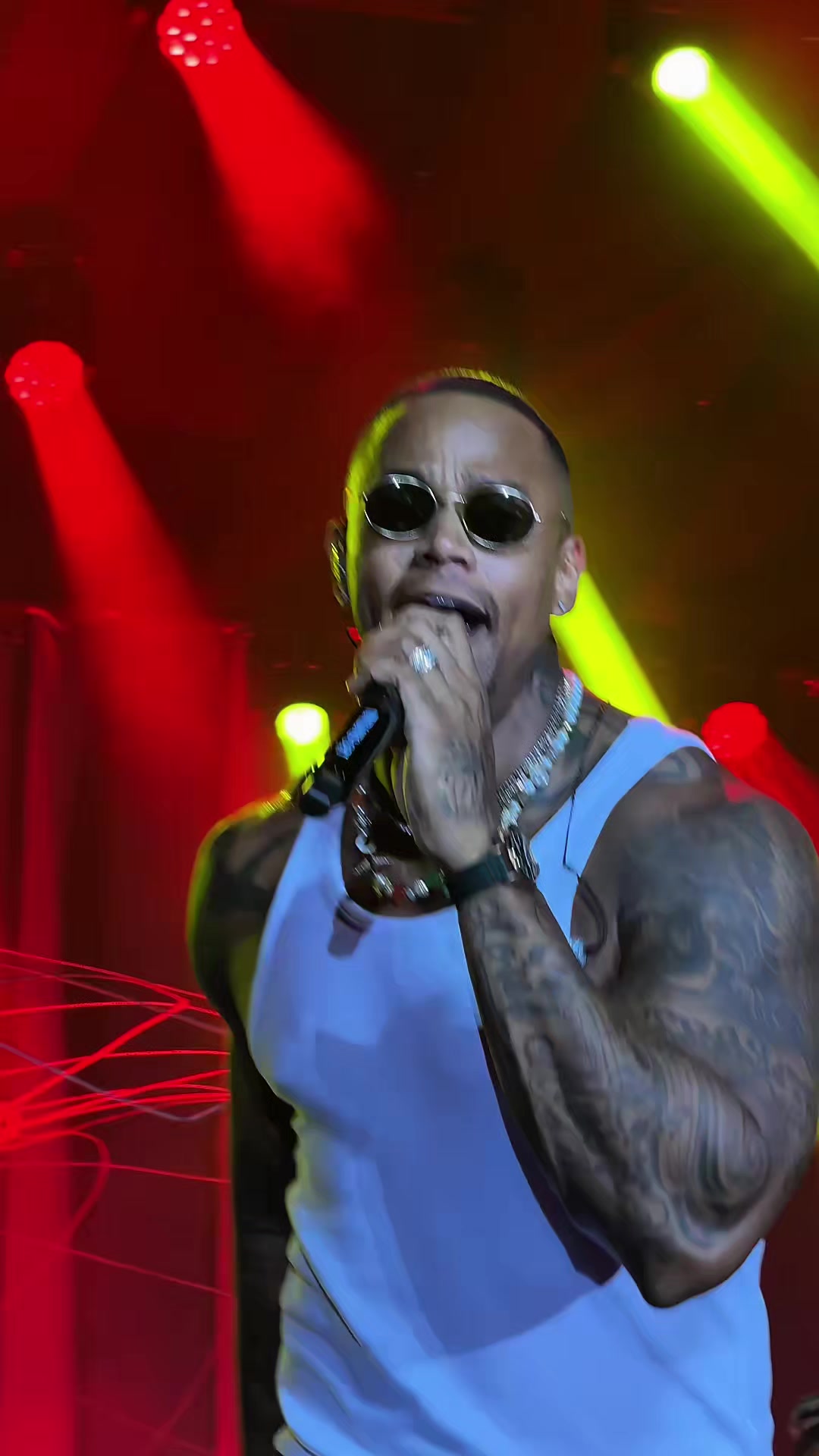 @F&atilde; clube L&eacute;o Santana