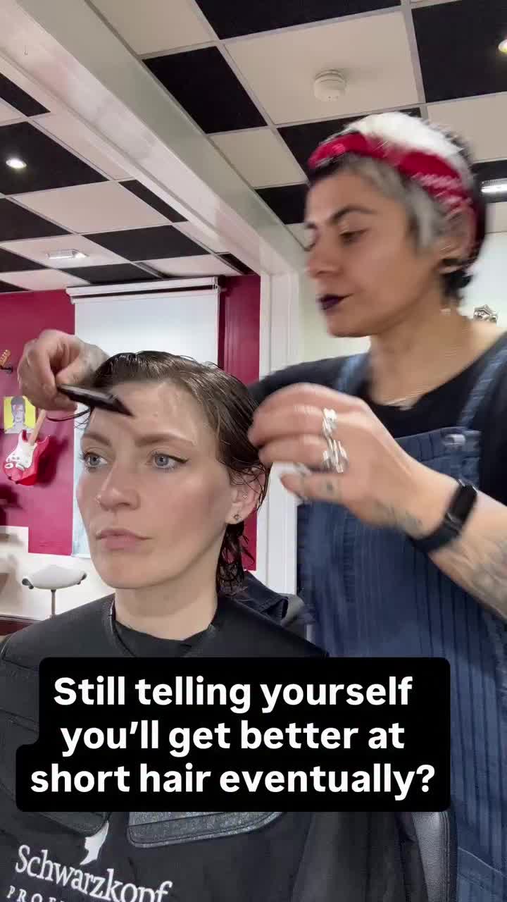 @Short Hair Cutting Specialist
