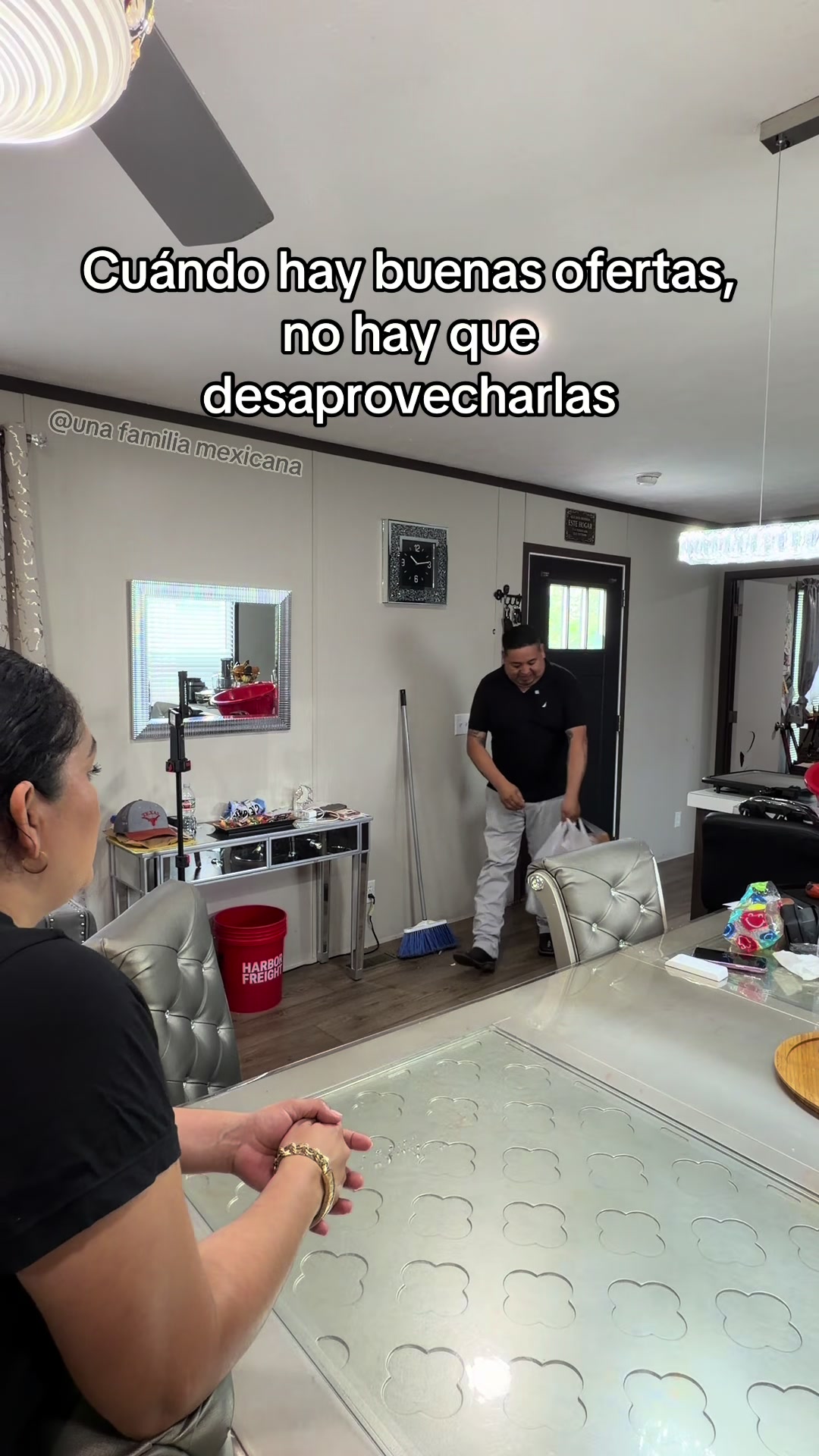 @Una familia mexicana🇲🇽
