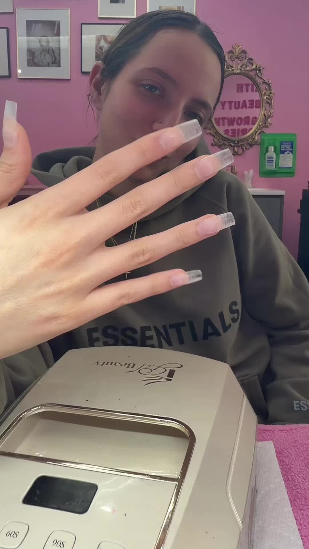 @Esthyy